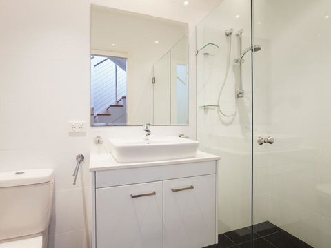 7 Judith Street - Stunning Duplex With Ducted Air - Darwin Holiday 3