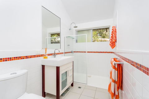 7 Naiad Court - Rainbow Shores, Perfect Beach House, Swimming Pool And Walk To Beach, Aircon, Wi-Fi - Darwin Holiday 2