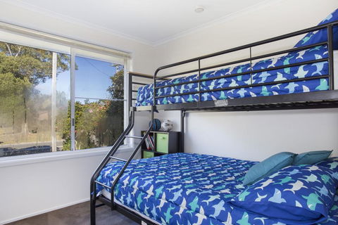 77 Lake Entrance Rd - Waterfront Wonder - Darwin Holiday 1