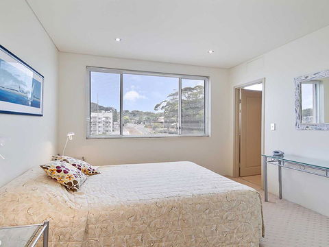 8 'Carrington' 15 Government Road - Spacious Unit With Air Conditioning And Lift - Darwin Holiday 1