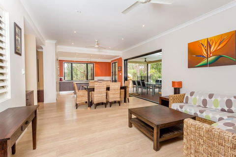 8 Ibis Court - Rainbow Shores, Swimming Pool, Walk To Beach, Executive Beach House - Darwin Holiday 1