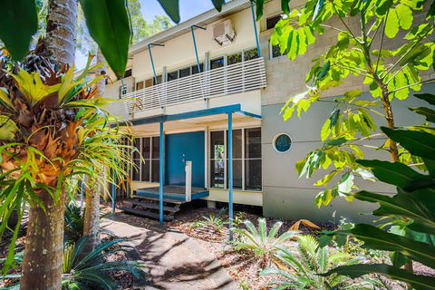 8 Satinwood Drive - Rainbow Shores, Architecturally Designed, Pool, Walk To Beach - Darwin Holiday 3
