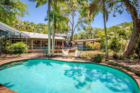 8 Satinwood Drive - Rainbow Shores, Architecturally Designed, Pool, Walk To Beach - Darwin Holiday 0