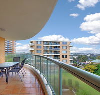 810 At The Plaza - Darwin Holiday