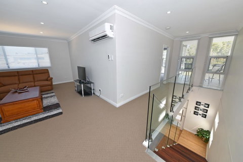 87A- Yokine - Darwin Holiday 2