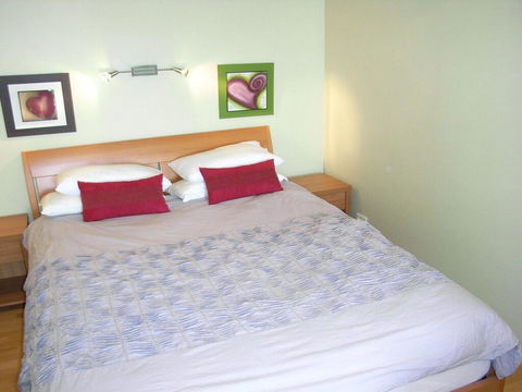 9 'Blue Vista', 13 Victoria Parade - Studio With Stunning Views - Darwin Holiday 3