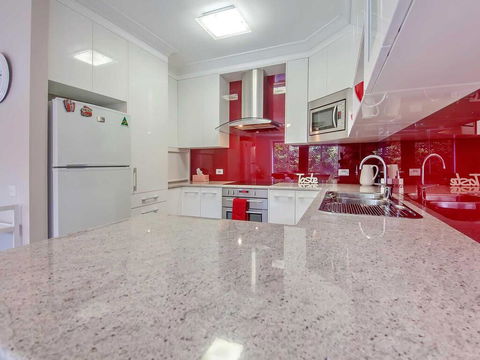 9 'Bushmans', 24 Tomaree Street - Air Conditioned, Centrally Located To Town - Darwin Holiday 2