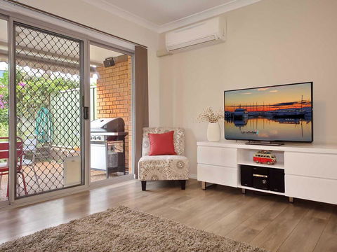 9 'Bushmans', 24 Tomaree Street - Air Conditioned, Centrally Located To Town - Darwin Holiday 1