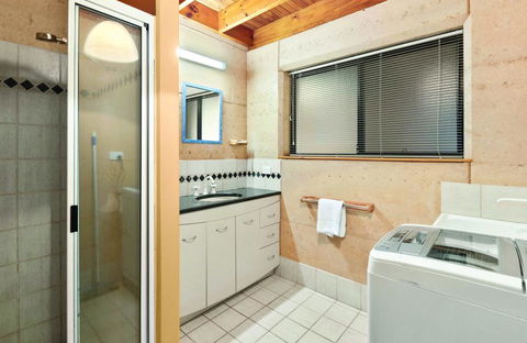 9 Marshall Street - Large Family Holiday Home Just Metres To The Beach - Darwin Holiday 3
