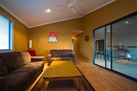 9 Skipjack Circle - Lovely Pet-Friendly Holiday Home With A Breezeway - Darwin Holiday 1