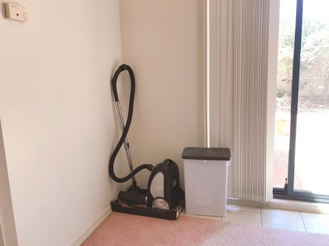A Clean Private Room, Bruce - Darwin Holiday 1