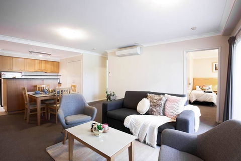 A Comfy 2BR Home, Top Location, FREE Parking - Darwin Holiday 1
