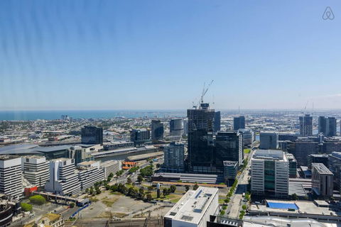 A Cozy CBD Suite With Spectacular City Views - Darwin Holiday 2