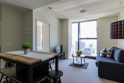 A Cozy CBD Suite With Spectacular City Views - Darwin Holiday 0