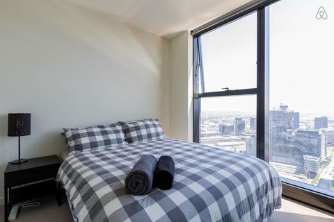 A Cozy CBD Suite With Spectacular City Views - Darwin Holiday 1