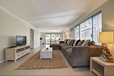 A Little Luxury In Town - Darwin Holiday 3