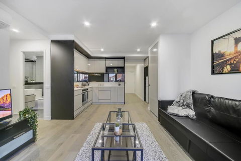 A Modern 2BR Apt, 5-min Walk To Melbourne Central - Darwin Holiday 0