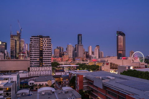 A PERFECT STAY - Adam + Eve - 2 Bedroom Luxury Apartment In Eve Tower - Darwin Holiday 1