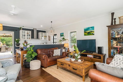 A PERFECT STAY - Byron Hills Hinterland Retreat - Darwin Holiday 2