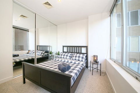 A Spacious & Central 2BR Apt Near Flinders Station - Darwin Holiday 1