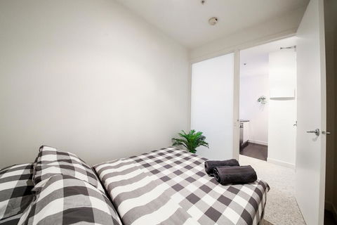 A Spacious & Central 2BR Apt Near Flinders Station - Darwin Holiday 3
