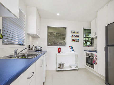 A Stylish Apartment With Noosa Views! - Unit 6 Yaringa 29 Noosa Drive - Darwin Holiday 3