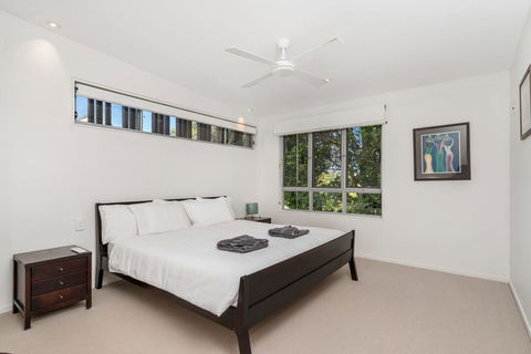 A SWEET ESCAPE - Ariel's - Darwin Holiday 1