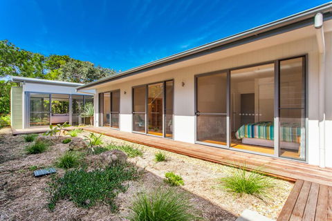 A SWEET ESCAPE - Beachfront Tranquility - Darwin Holiday 1