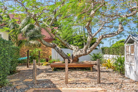 A SWEET ESCAPE - Byron Surf Cottage - Walk To Byron - Darwin Holiday 0
