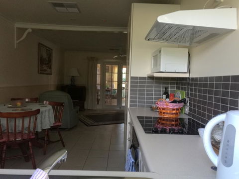 A Victor Harbour Retreat Aldinga Tony's Music Cottage - Darwin Holiday 0