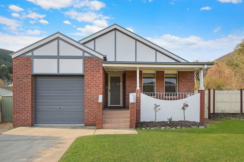 Abbey Rose - Bright, VIC - Darwin Holiday 3