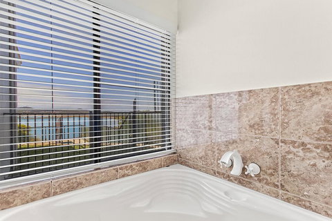 Above And Beyond - Beautiful Home With Pool - Darwin Holiday 2