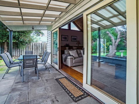 Abrahams On Bank - Darwin Holiday 1