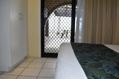 ABSOLUTE BEACH FRONT MACKAY - Comfort Resort Blue Pacific - Darwin Holiday 2