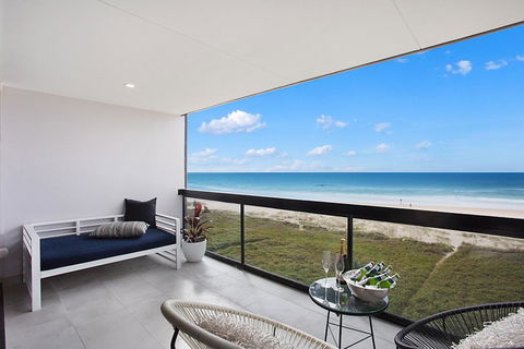 Absolute Beach Front Renovated 3 Bdrm 2 Bath App - Darwin Holiday 2