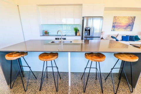 Absolute Beachfront & Secluded New Home - Darwin Holiday 2