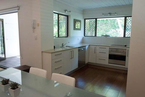 Absolute Beachfront - Mooloolaba - Darwin Holiday 3