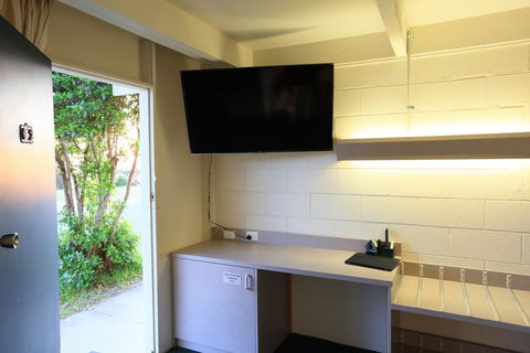 Absolute Lakes Entrance Motel - Darwin Holiday 3