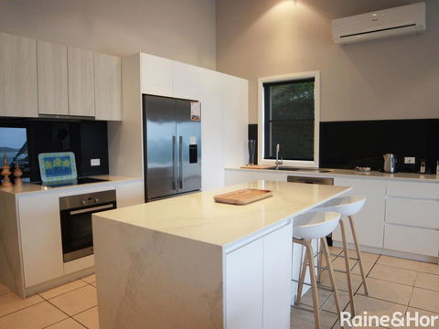 Absolutely Avoca - 114a Avoca Drive, Avoca Beach - Darwin Holiday 1