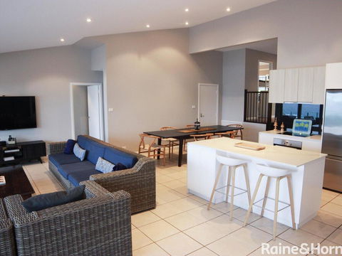 Absolutely Avoca - 114a Avoca Drive, Avoca Beach - Darwin Holiday 3
