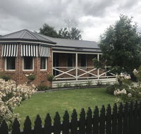 Acacia House - Central Healesville - Yarra Valley - Darwin Holiday
