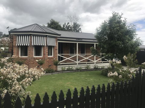 Acacia House - Central Healesville - Yarra Valley - Darwin Holiday 0