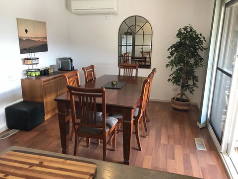 Acacia House - Central Healesville - Yarra Valley - Darwin Holiday 2