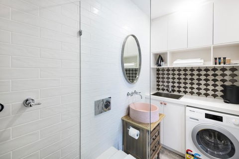 Accommodate Canberra - Warehouse - Darwin Holiday 1