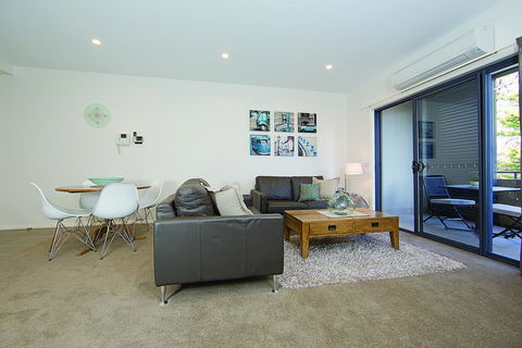 Accommodate Canberra- Domain Parliamentary Triangle - Darwin Holiday 1