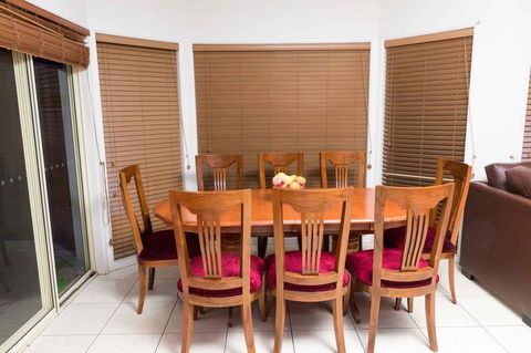 Accommodation At Melbourne - Darwin Holiday 3