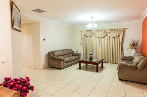 Accommodation At Melbourne - Darwin Holiday 1