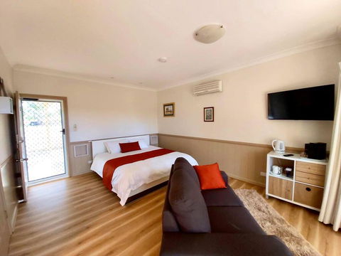 Accommodation Creek Cottages & Sundown View Suites - Darwin Holiday 1