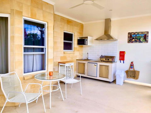 Accommodation Creek Cottages & Sundown View Suites - Darwin Holiday 2