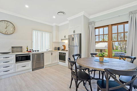 Accommodation Hunter - Adams Street Maitland - Darwin Holiday 0